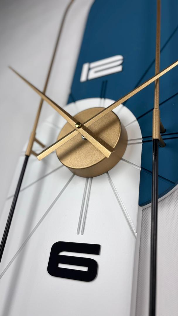 ساعت دیواری چوبی مدل ستونی